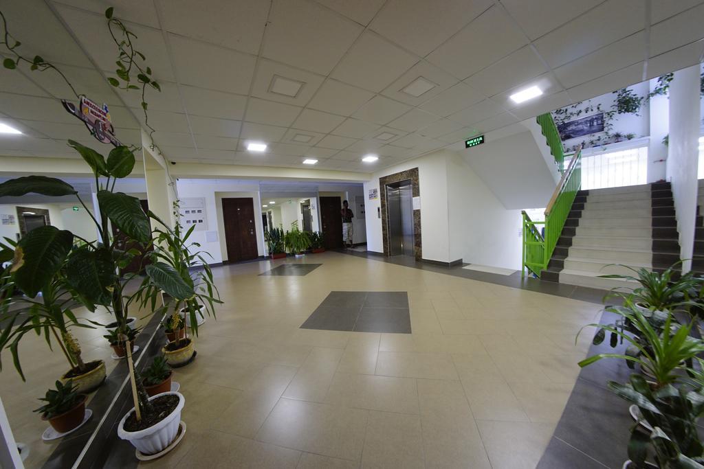 54A Tselinogradskaia Str At Alekseevka Underground Kharkiv Exterior photo